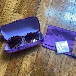 NWT Gucci Sunglasses with case and dust bag